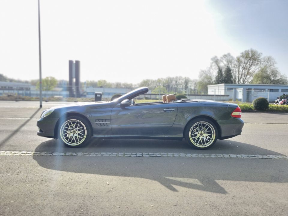 Mercedes-Benz SL 350, Super Ausstattung, Tüv, Scheckheft in Gießen