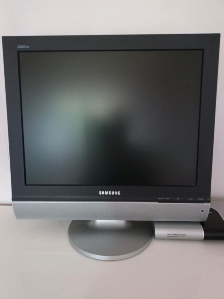 LCD FERNSEHER 51cm in Burbach