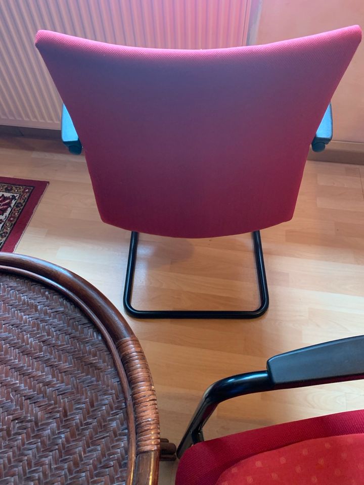 4 freischwingende  Stühle mit Kissen,Tisch, Bauhausstil in Apolda