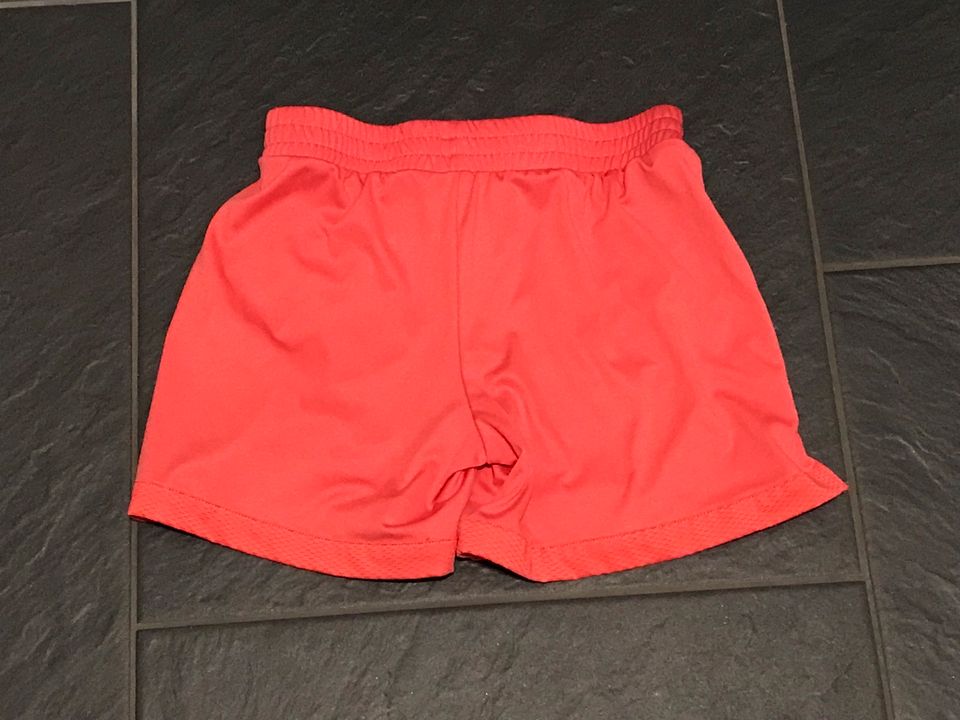 Kurze Sporthose (auch für Tennis), pink, Größe M (7-8, 134) in Ilvesheim