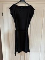 Kleid mit Bindegürtel Esprit schwarz Gr. M Niedersachsen - Tostedt Vorschau