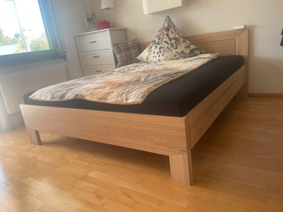 Schlafzimmer, Bett, Schrank in Dillingen (Donau)