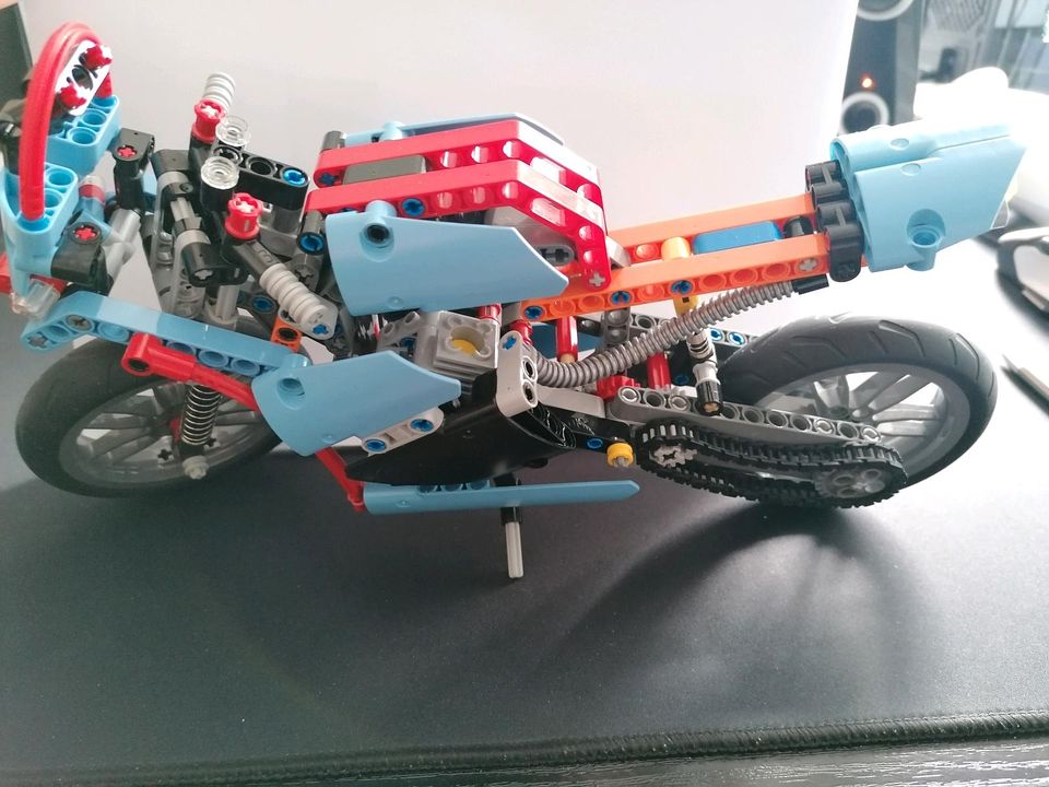 Lego Technic Motorrad 42036 mit Originalverpackung in Norden