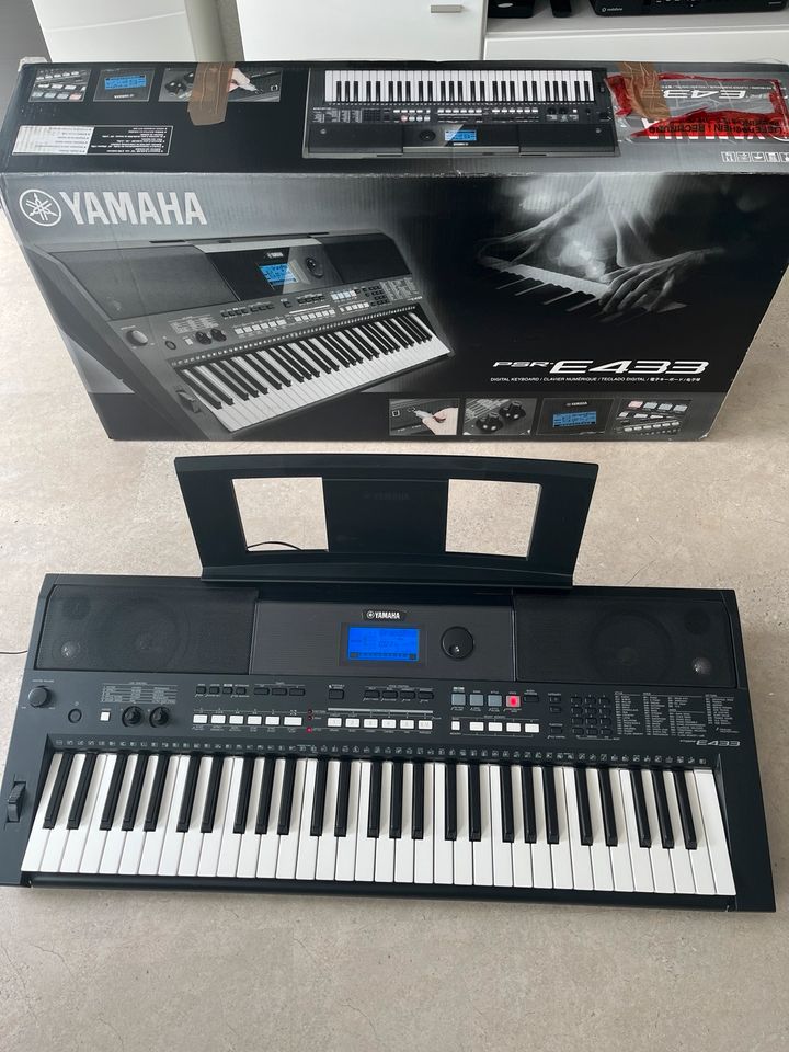 Keyboard Yamaha PSR E433 in Nürnberg (Mittelfr)