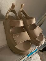 UGG Goldenglow Sandale  -  beige (Gr. 41) Hamburg-Mitte - Hamburg St. Pauli Vorschau