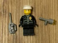2x LEGO Minifigur Polizist Zubehör Funkgerät Taschenlampe Megafon Kreis Pinneberg - Elmshorn Vorschau