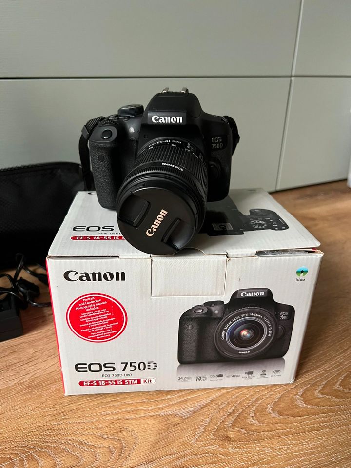 Canon EOS 750D + EF-S 18-55 IS STM kit + Rollei Stativ + Tasche in Hamburg