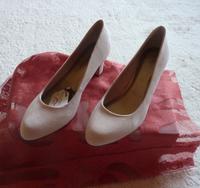 *NEU* PUMPS HIGH HEELS "TAMARIS" Gr. 38 5 VELOUR BEIGE *NEU* Niedersachsen - Beckdorf Vorschau