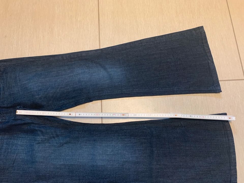 NEUWERTIG! edc by Esprit Jeans, Flared, Gr. 34/32, Damen in Schorndorf