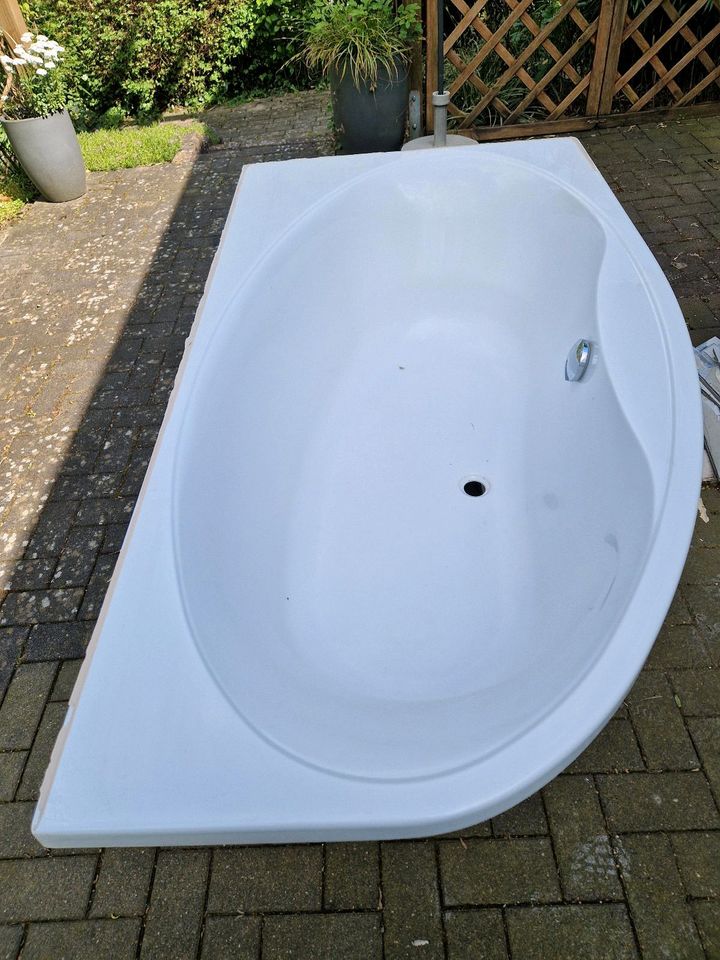 Acryl Badewanne in Neunkirchen-Seelscheid