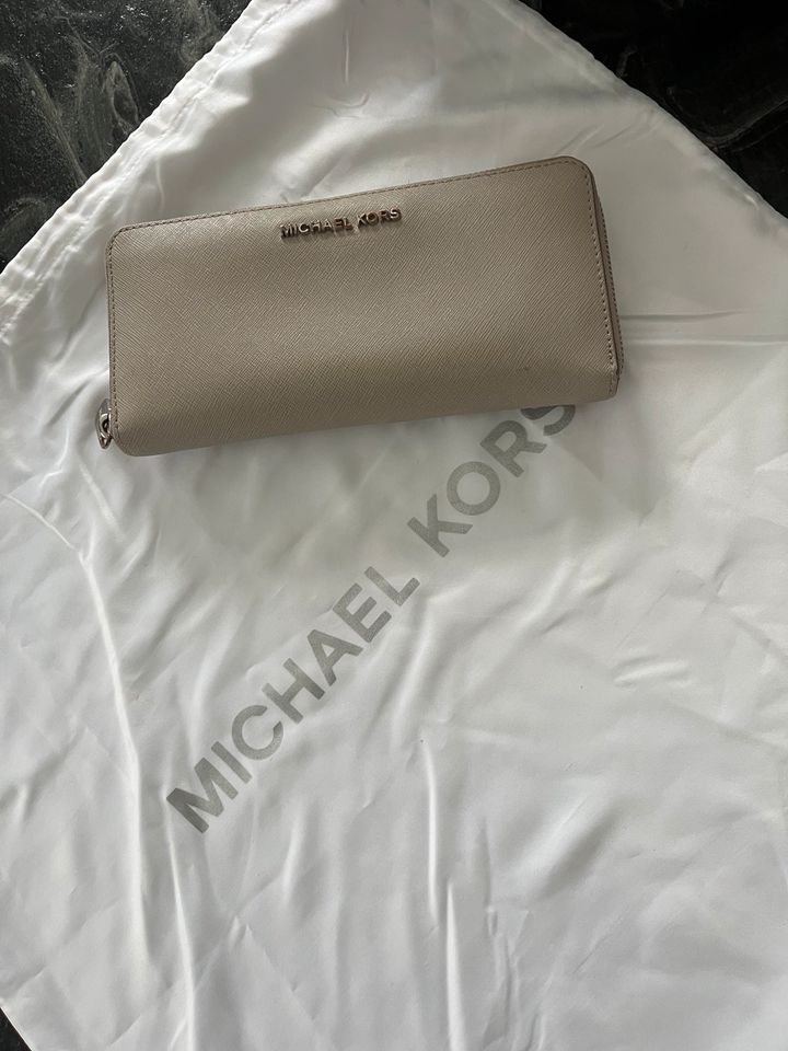 Michael Kors Handtasche /Shopper mit Portemonnaie grau in Hamm