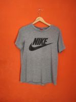 Graues Nike T-Shirt S Nordrhein-Westfalen - Rheine Vorschau