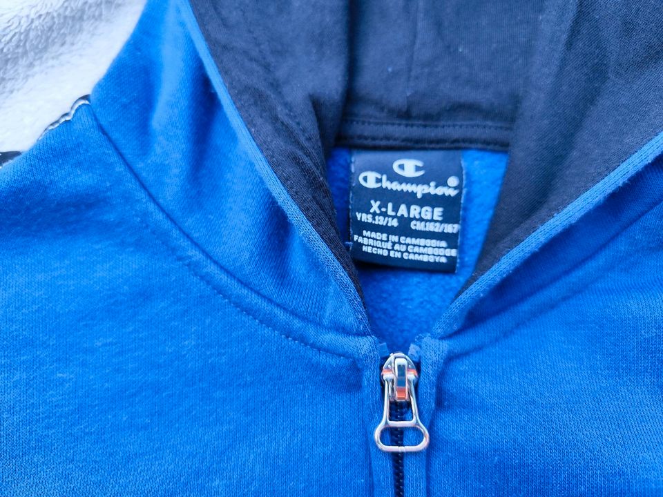 CHAMPION Sweatjacke, Gr 164, blau  sehr gut erhalten in Lippstadt