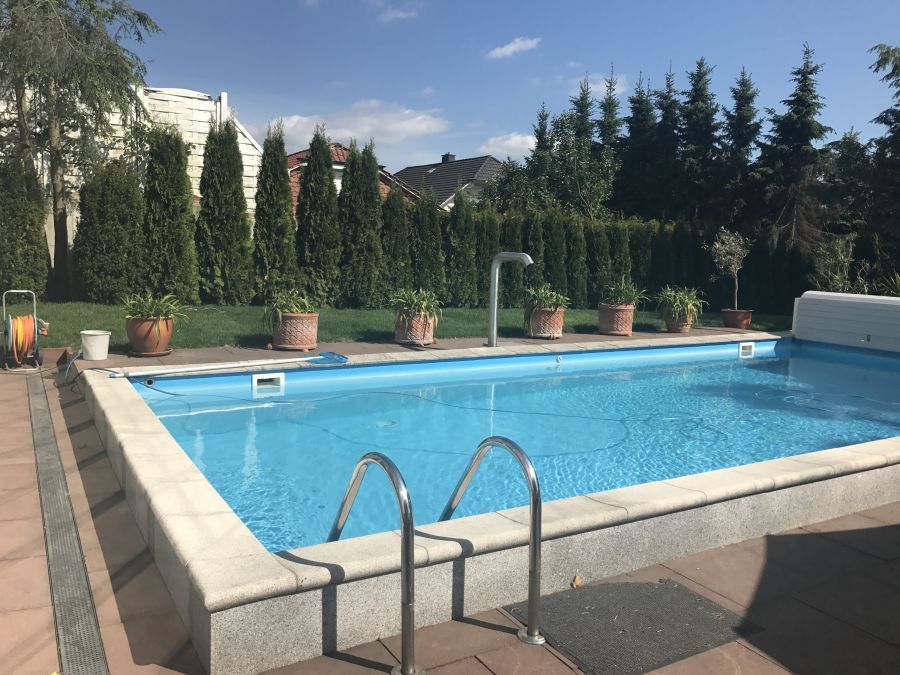 Praxis- und Wohnhaus: 3 Einheiten mit Pool (2023) und großem Garten in Katlenburg-Lindau