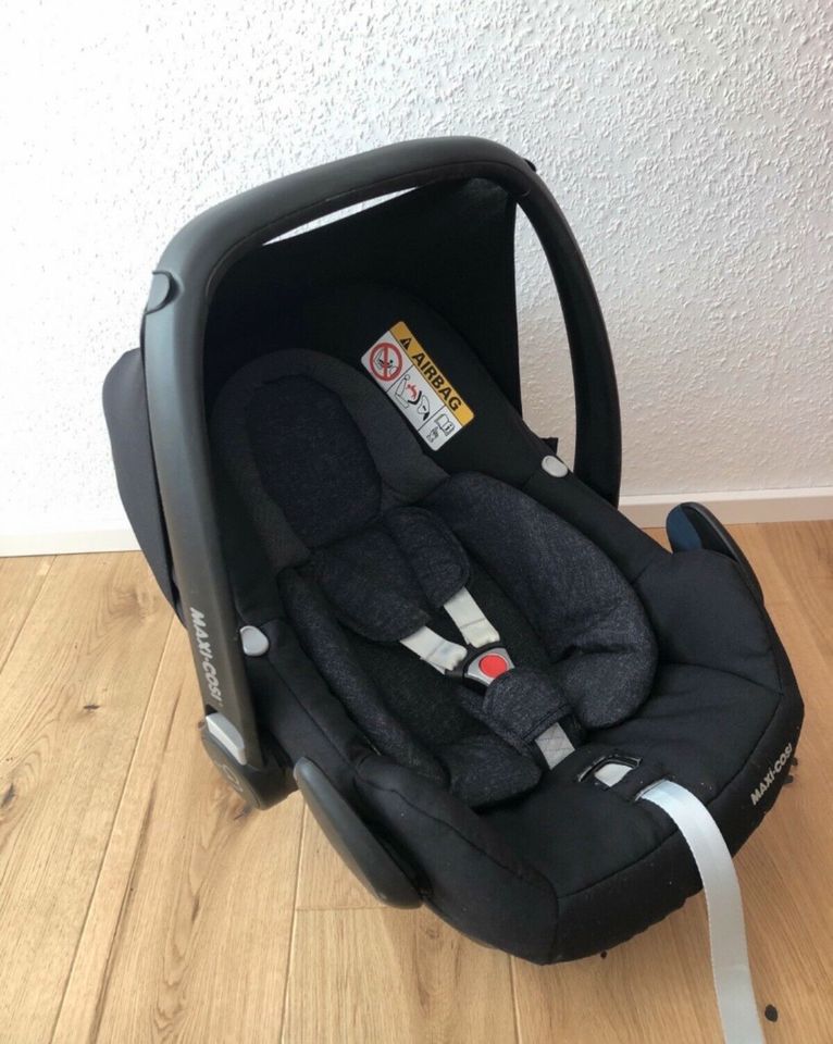 Maxi Cosi „Rock“ / Babyschale mit Neugeborenen Einsatz in Walddorfhäslach