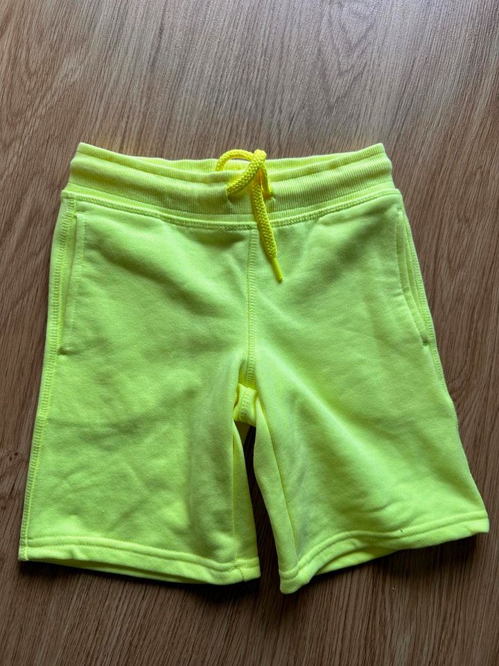 Shorts gelb kurze Hose gr 116 c&a neu in Kassel