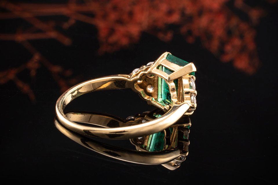 Ring Smaragd im Emerald Schliff und Diamanten Brillanten Gelbgold in Wegberg