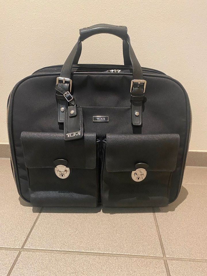 Tumi Trolley / Tasche / Arbeitstasche mit viel Stauraum in Oelde