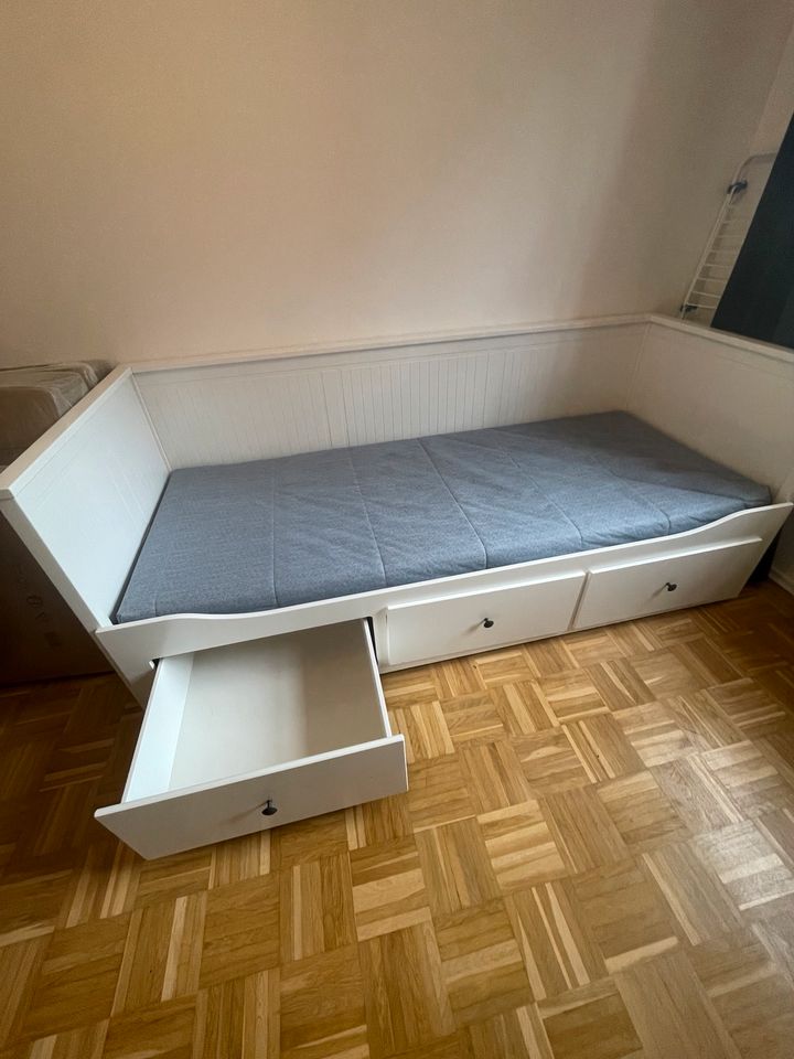 Schlafsofa Ikea mit Matratze und 3 Schubladen in Aachen