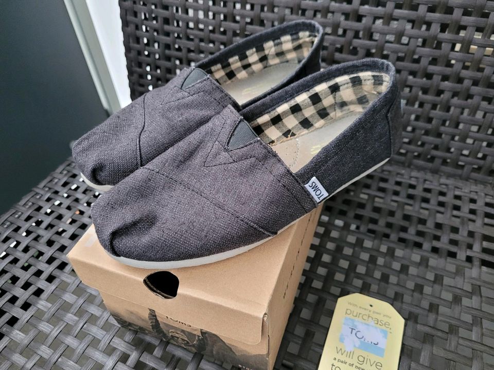 Schöne TOMS Schuhe ❤️ Espadrilles, Alpargata, Slipper, dunkelgrau in Frankfurt am Main