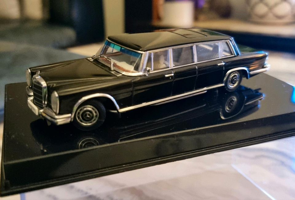 Modellauto 1:43 Mercedes-Benz 600 W100 Pullman AutoArt in Lage