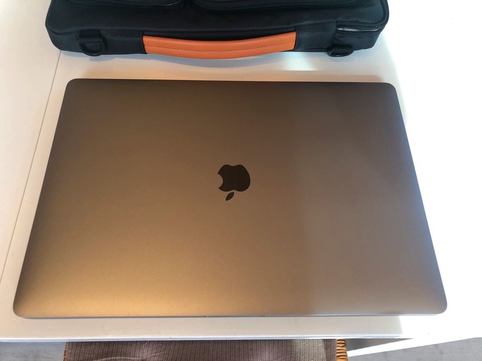 MacBook Pro 16 Zoll 2019 in Schülp