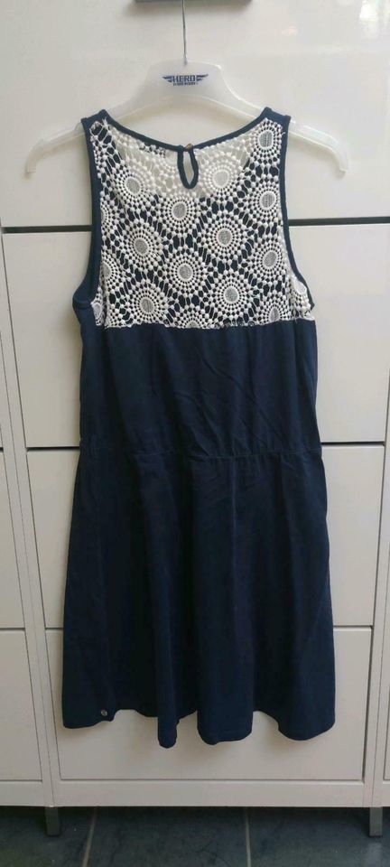 Kleid blau mit Stickerei weiß, Tom Tailor, Gr. 176 in Ingolstadt
