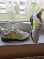 Adidas Sneaker einmal getragen gegen Barzahlung abzugeben Niedersachsen - Wolfenbüttel Vorschau
