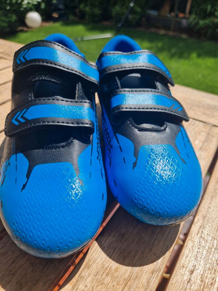 Kinder Fußballschuhe mit Klettverschluss Gr. 33 NEU in Denkendorf