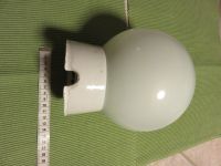 Alte Kugellampe Glas Kellerlampe Weiß  mit Porzellan-Angebot 1 Baden-Württemberg - Reutlingen Vorschau