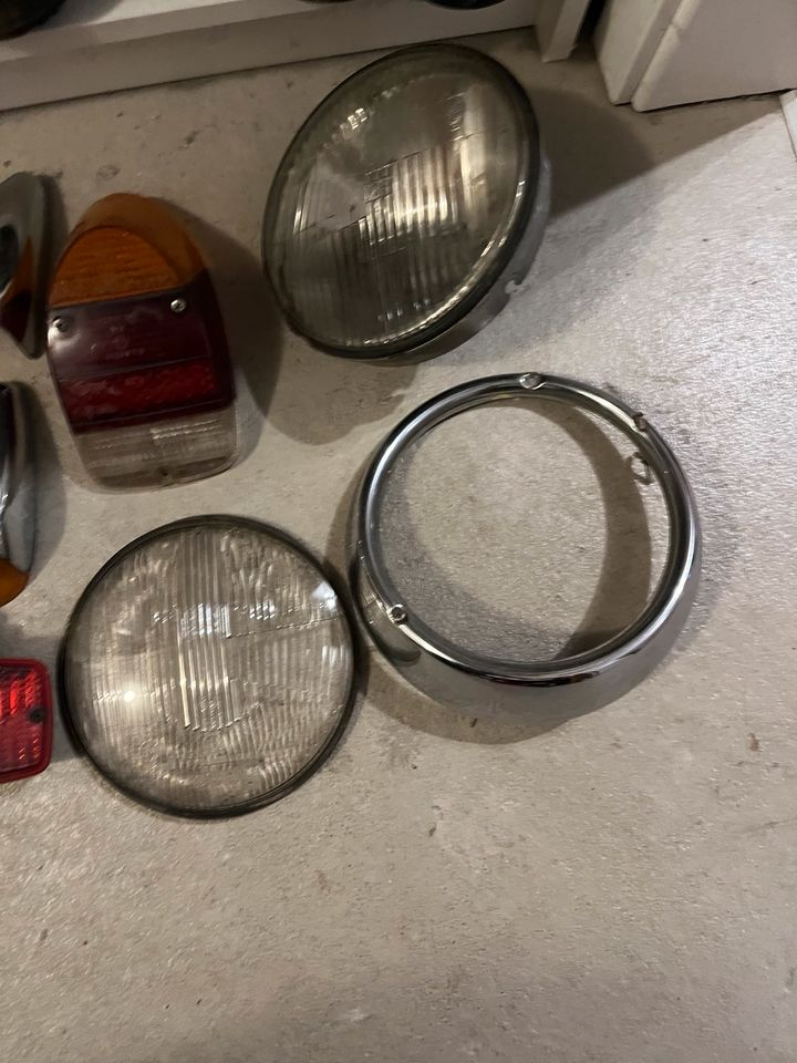 VW Käfer 1302 - Lampen Lampentraeger Rückleuchte Blinker in Pleidelsheim