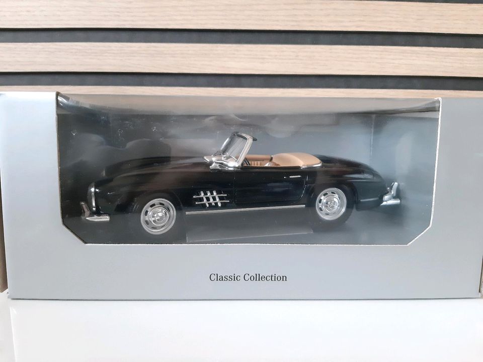 Classic Collection Mercedes Benz 300SL Roadster 1:18 OVP in Nürnberg (Mittelfr)