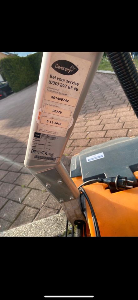 Taski 350 swingo Reinigungsmaschine in Hemer