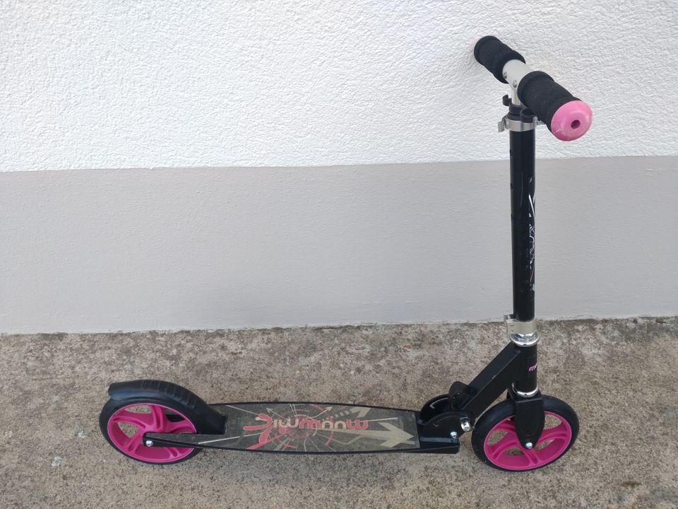muuwmi Aluminium Scooter - Tretroller schwarz/pink in Laufenburg (Baden)