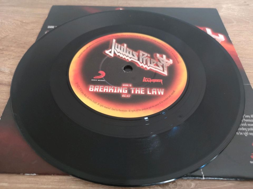 7 " Single Schallplatte - Judas Priest - Firepower, Breaking the in Wesendorf