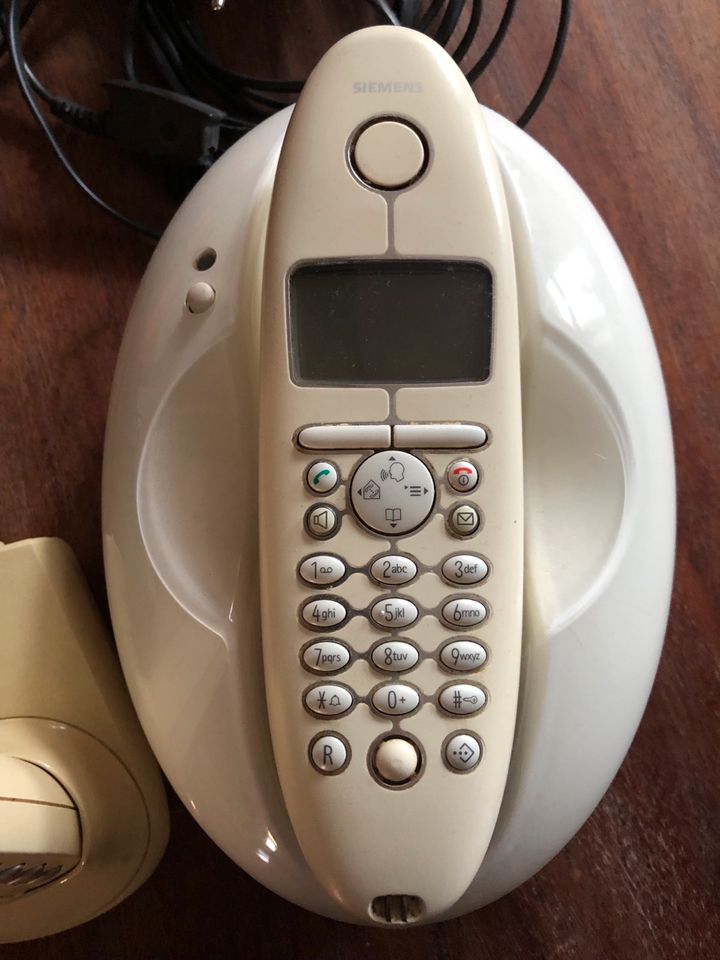 Ein Alessi Design DECT Telefon mit Zusatz-/ Zweit Mobilteil in Berlin