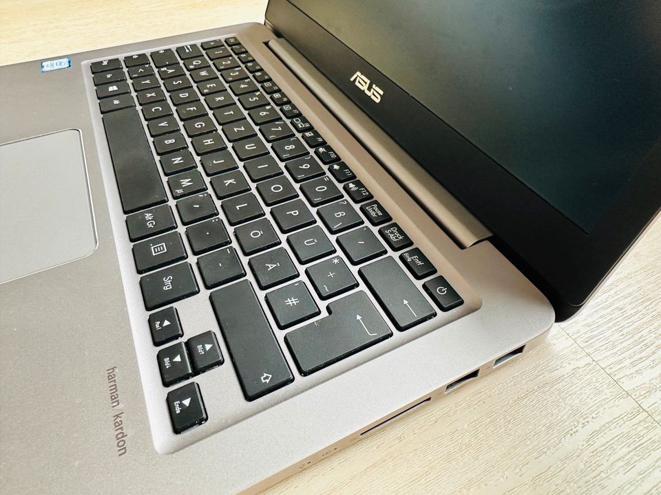 Asus ZenBook UX310U 13,3‘‘ | Intel Core i7 | 8GB RAM | 256GB SSD in Sandhausen