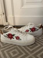 Graceland Sneaker mit Blumenmuster (nur Abholung) Friedrichshain-Kreuzberg - Kreuzberg Vorschau