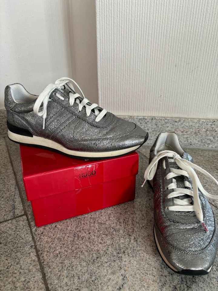 Hugo Boss Sneaker Adrienne Gr.38 Leder silber in Bönningstedt