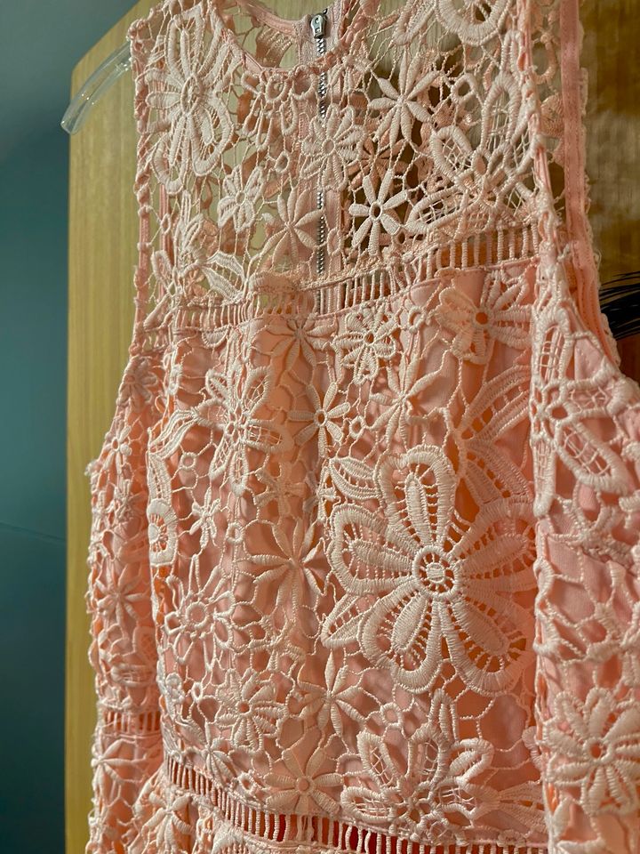 Kleid in rosé mit Stickereien in Erlangen