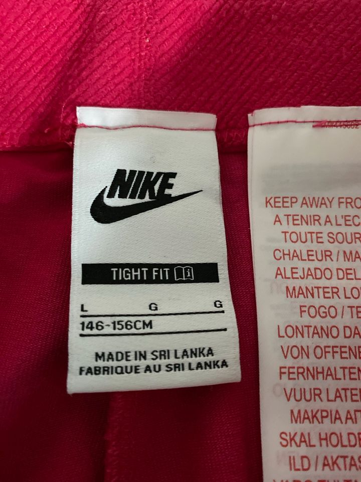 Nike Leggings neu Gr 146 in Rielasingen-Worblingen