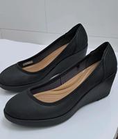 NEU CROCS Pumps Leder schwarz SELTEN Berlin - Köpenick Vorschau