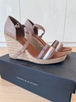 Tommy Hilfiger Wedges gestreift  Gr. 42 - wie NEU Friedrichshain-Kreuzberg - Friedrichshain Vorschau