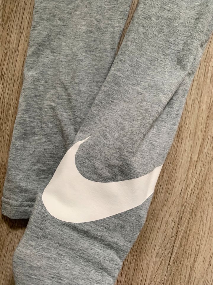 Nike Leggings grau in Merzig