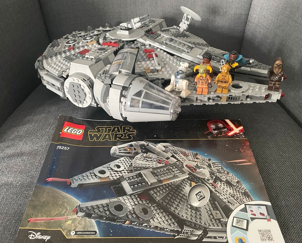 Lego Star Wars  75257 Millennium Falcon in Berlin