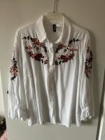 Weiße Bluse mit Blumen-Stick H&M Größe M/L Bayern - Aschaffenburg Vorschau