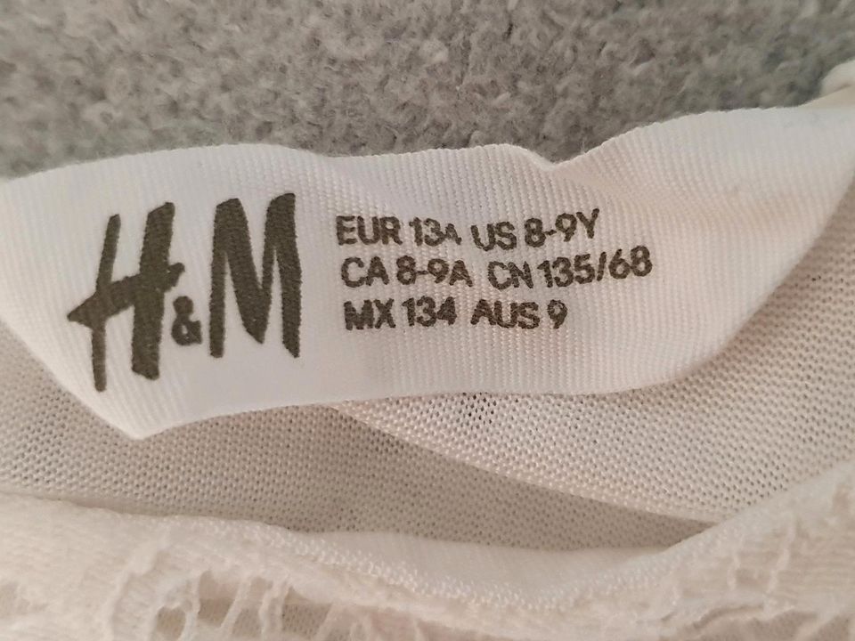 H&M edle Spitzenbluse weiß Gr. 134/140 NEU in Leutenbach