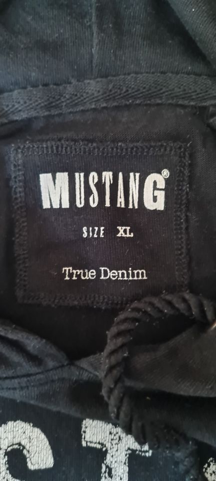 Mustang Hoodie XL Schwarz - Top Zustand - Casual & Trendy in Datteln