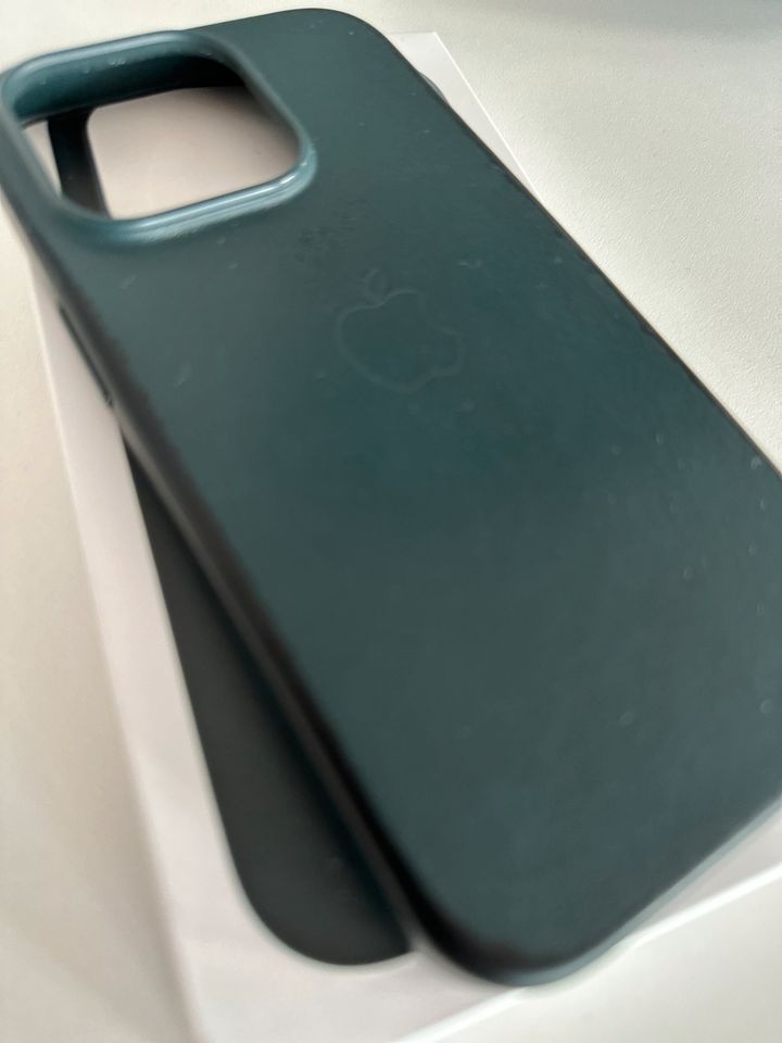 iPhone 14 Pro Leather Case in Braunschweig