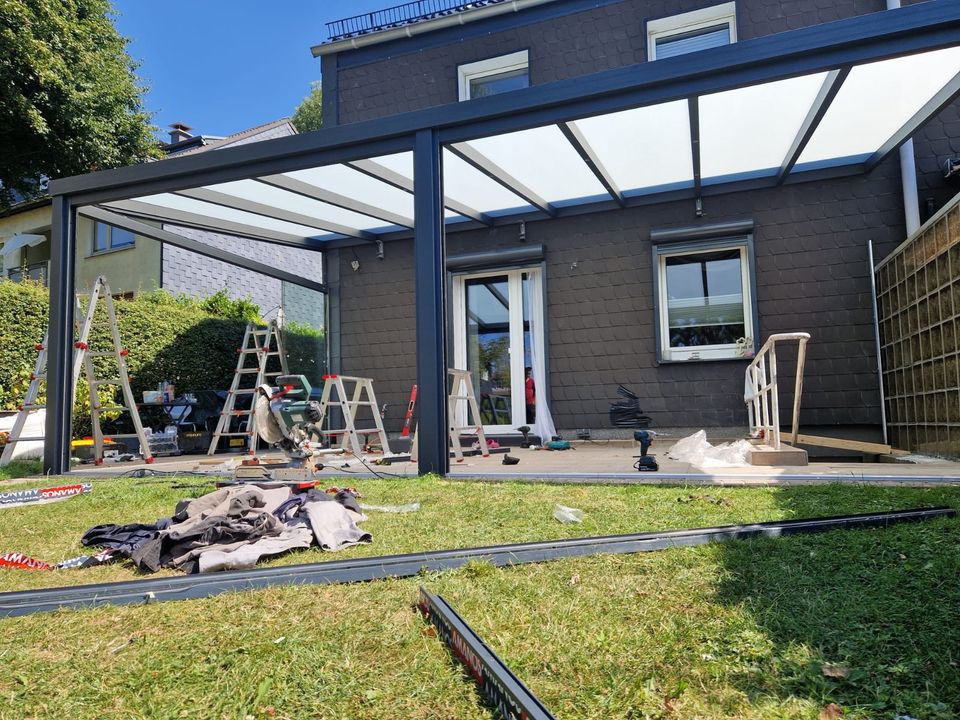 Wir montieren Terrassenüberdachung Glasschiebeelemente in Hilden